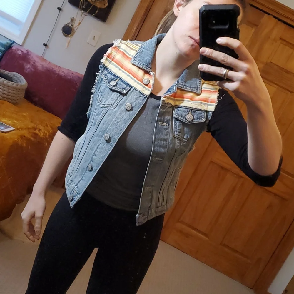Custom patch denim vest - Picture 3 of 12